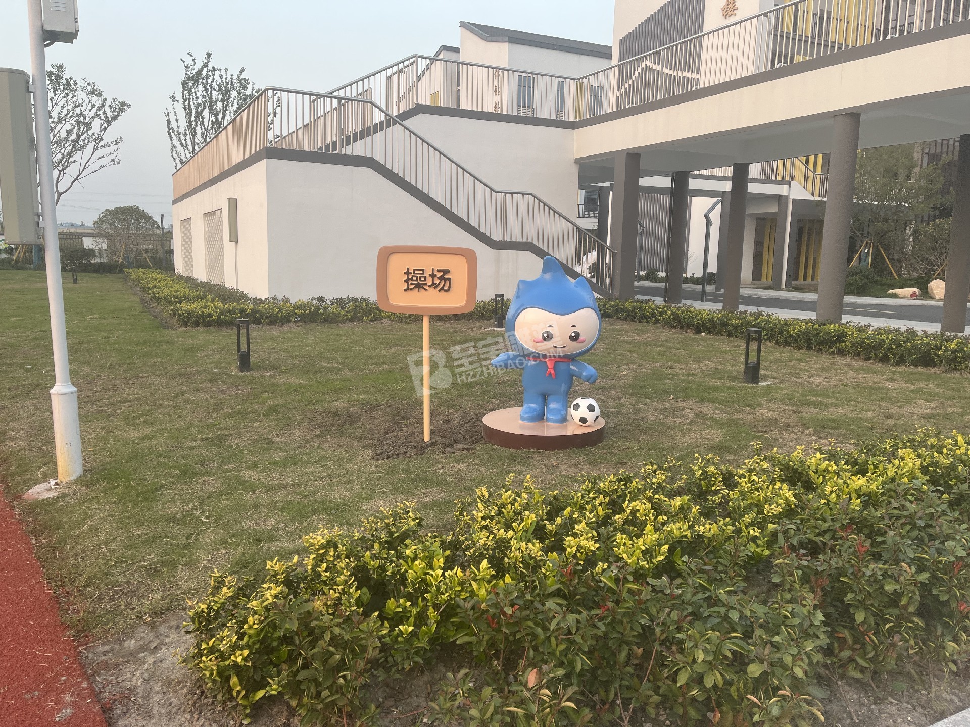 湖州吴山区爱山小学玻璃钢雕塑、不锈钢雕塑项目